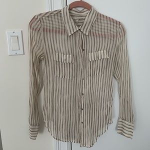 Long sleeve light shirt